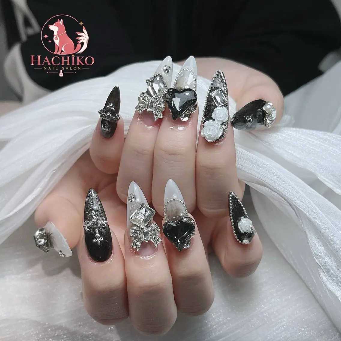 ネイル チークネイル クリアネイル ガーリー キラキラネイル 韓国ネイル ハンドネイル Hachiko Nail Salonのネイルデザイン