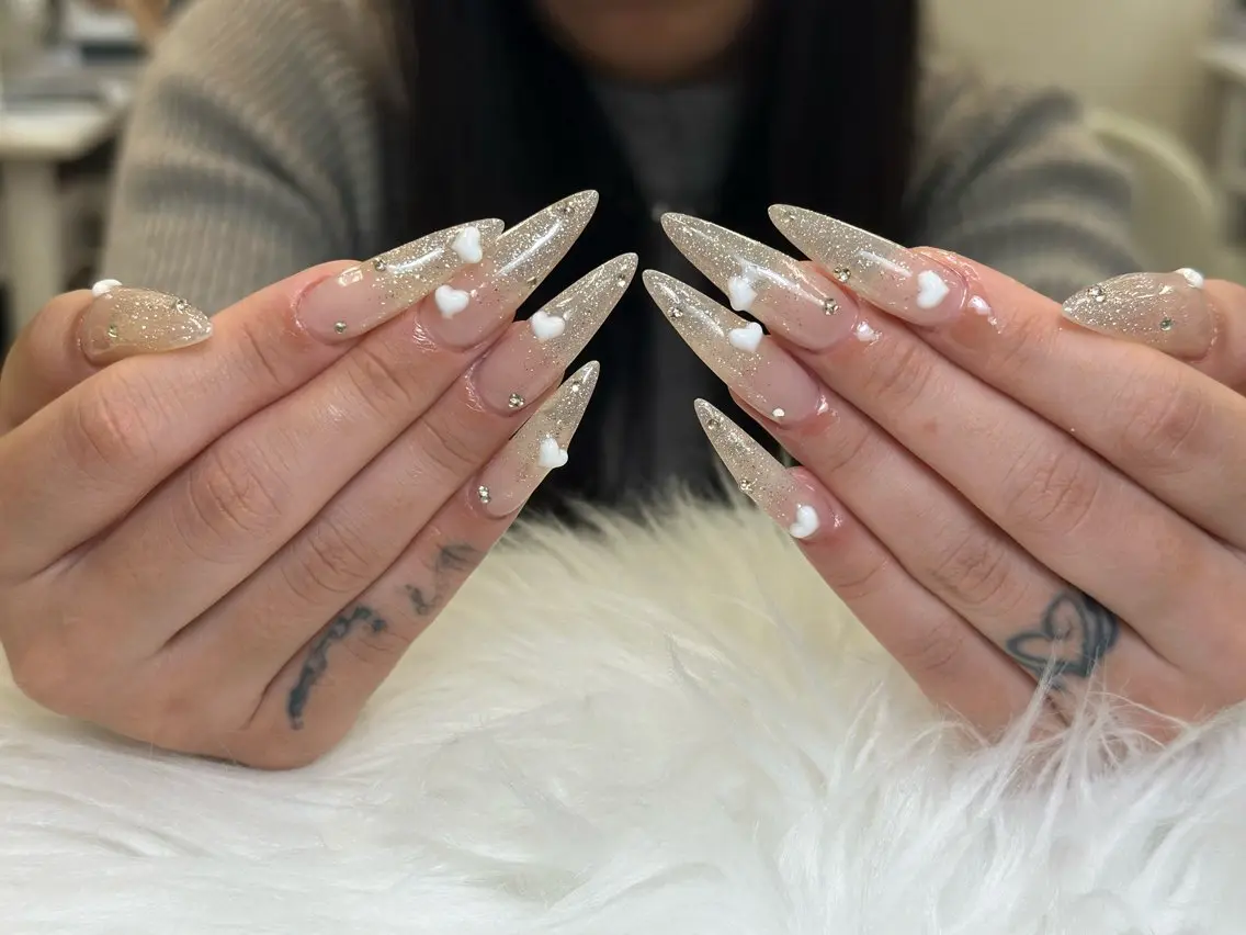 ネイル チークネイル ドット フレンチネイル グラデーション 韓国ネイル ハンドネイル Lisa Nail Salonのネイルデザイン
