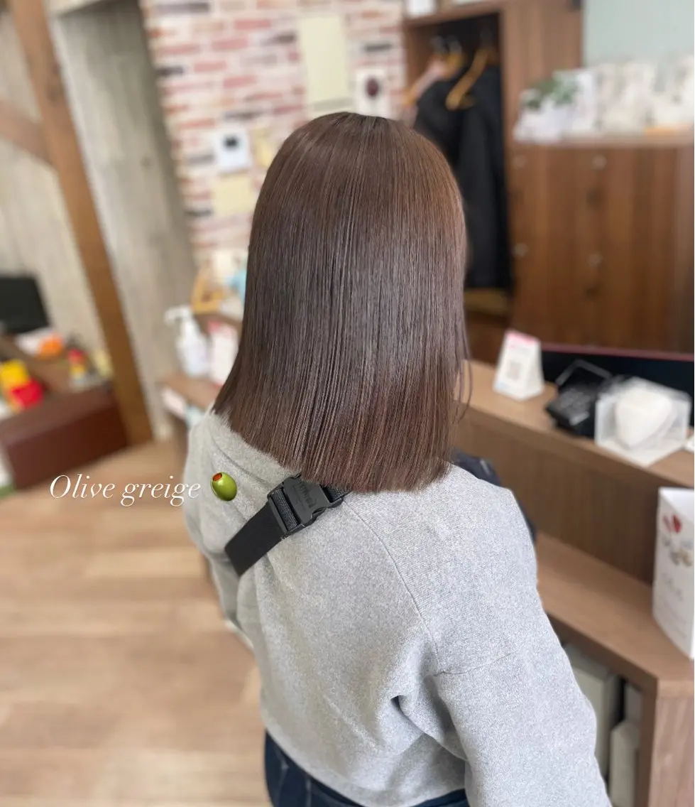 セミロング カラー 透明感カラー グレージュ オリーブグレージュ オリーブグレー シミズ カエデ🍁のヘアスタイル