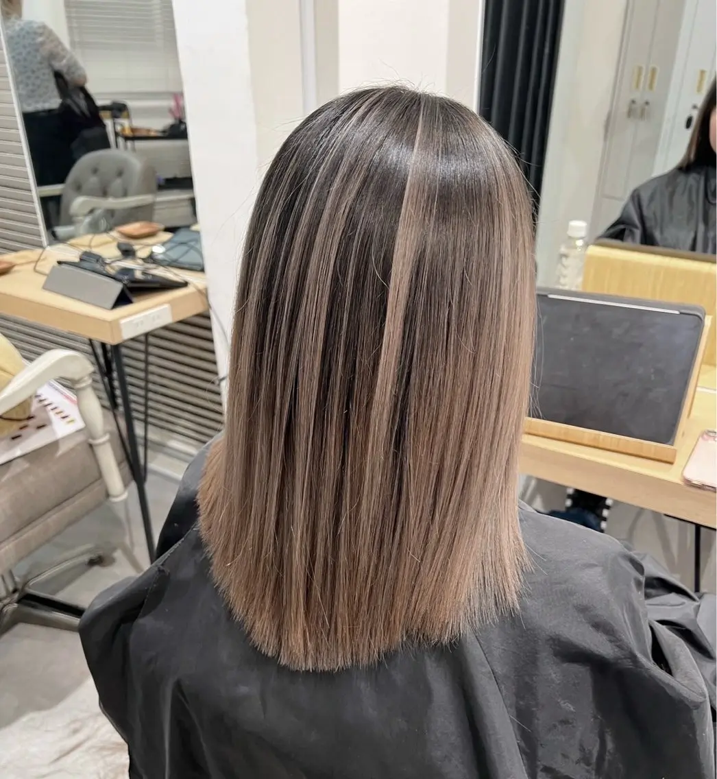 ミディアム カラー バレイヤージュ ベージュカラー ミルクティーベージュ レイヤーカット 指名数No.1 /NAOYAのヘアスタイル