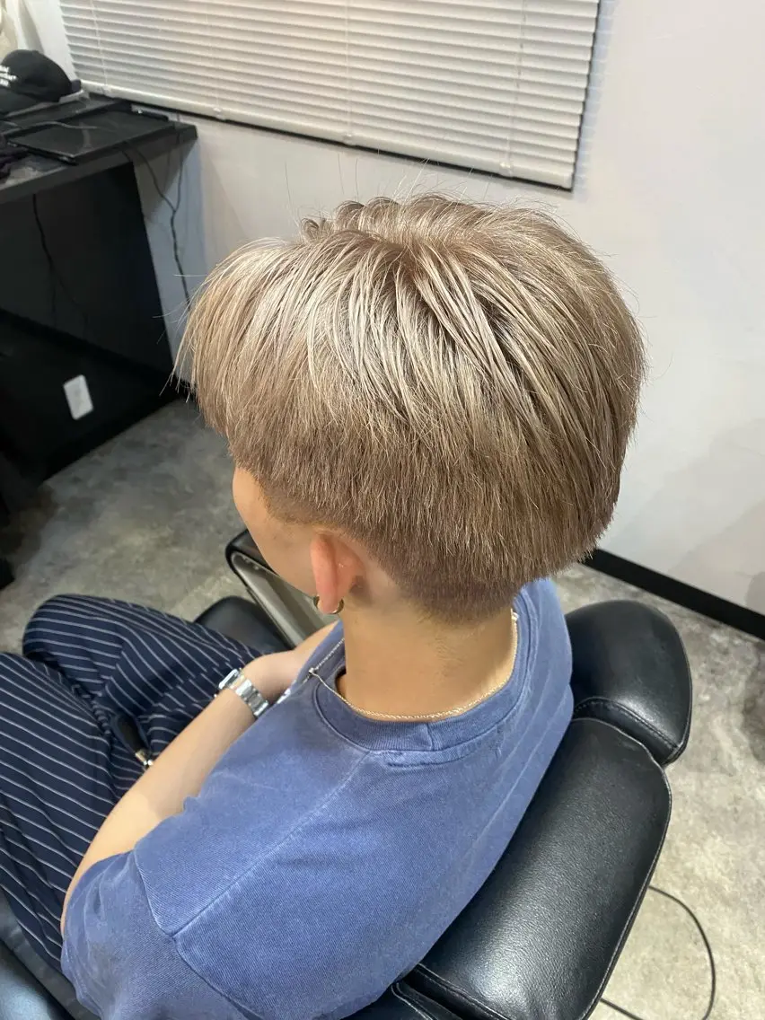 ショート カラー メンズ メンズブリーチ メンズハイトーン ベージュカラー ブリーチ ハイトーンカラー カット ヘアカラー メンズ専門美容師 BORDO/神谷のヘアスタイル