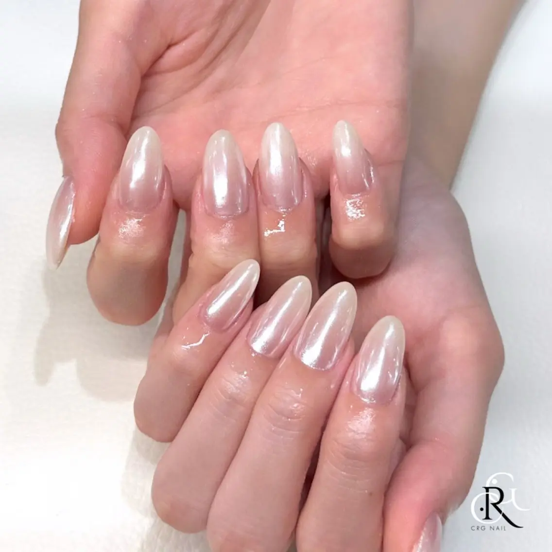 ネイル ミラーネイル ホワイト ハンドネイル RURI  トレンド スカルプ/美フォルムのネイルデザイン