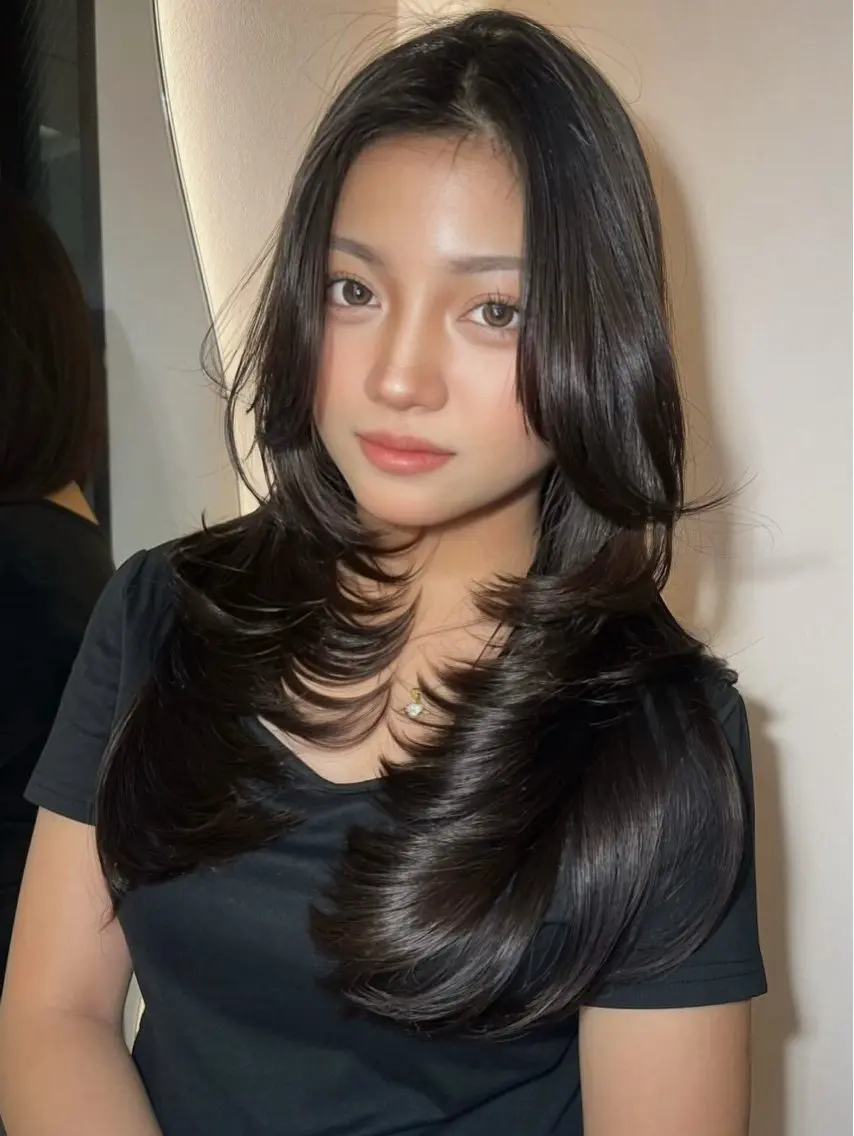 ロング カラー 透明感カラー レイヤーカット トリートメント カット ヘアカラー YOLO/ HANAのヘアスタイル
