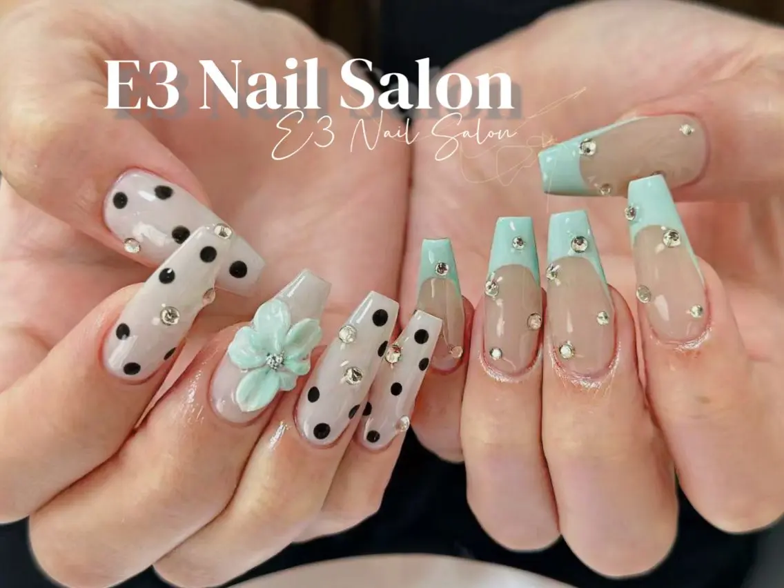 ネイル 桜ネイル フレンチネイル ジェルネイル ガラスフレンチ グラデーション ハンドネイル E3 Nail Salonのネイルデザイン