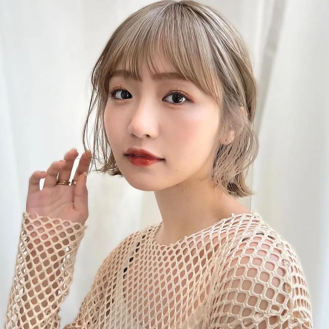 ミディアム カラー ベージュカラー 透明感カラー グレージュ ボブ カット ヘアカラー トリートメント レイヤー専門家 ダブルカラー修のヘアスタイル