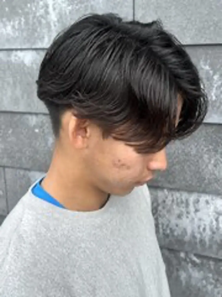 パーマ メンズ センターパート メンズパーマ ニュアンスパーマ カット パーマ 内山 翔太のヘアスタイル
