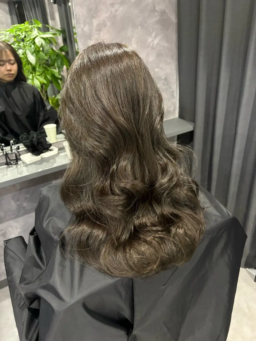 ロング カラー オリーブカラー カット ヘアカラー トリートメント nameless miichiのヘアスタイル