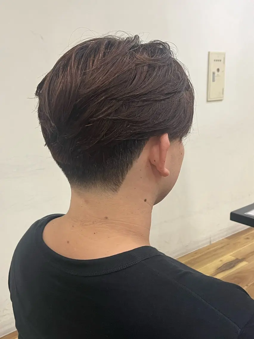 メンズ フェードカット カット ﾒﾝｽﾞｻﾛﾝ関 紫雲（ｾｷﾚﾝｹﾞ）のヘアスタイル
