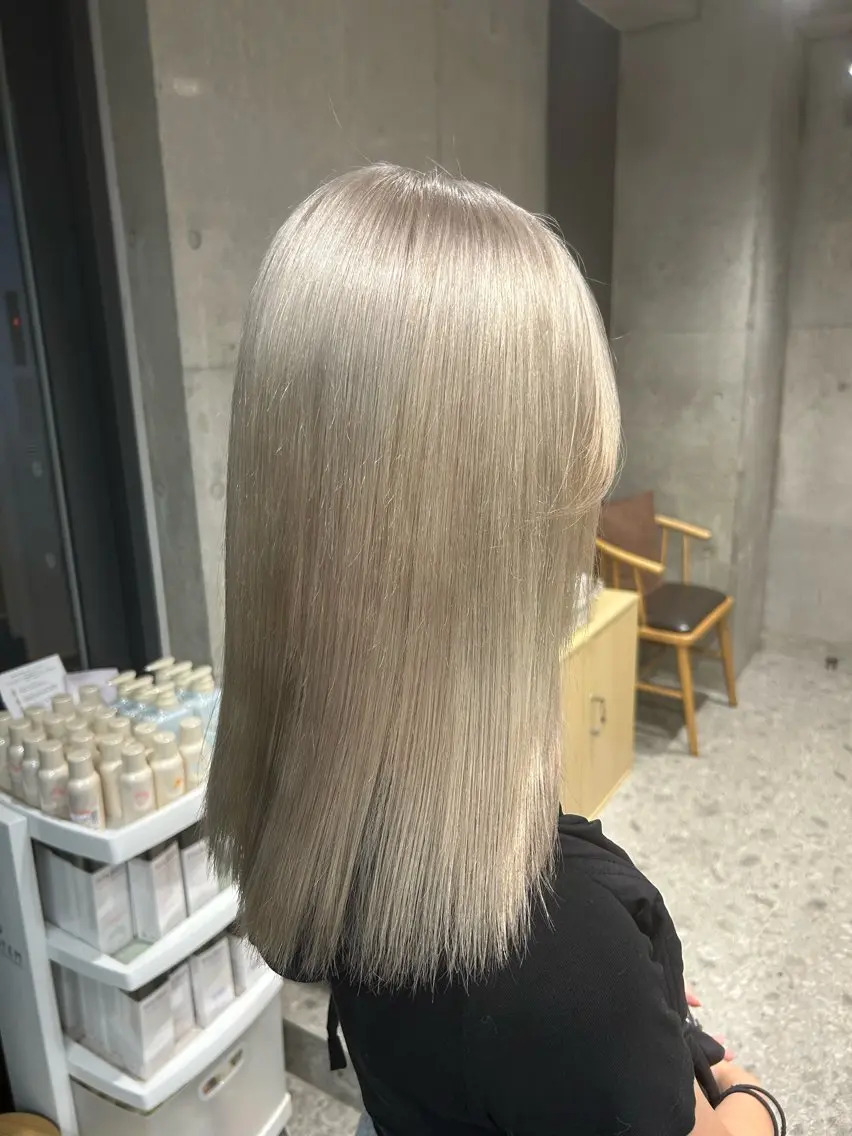 カラー 🍎ブリーチカラー 🍎KUREA🍎のヘアスタイル