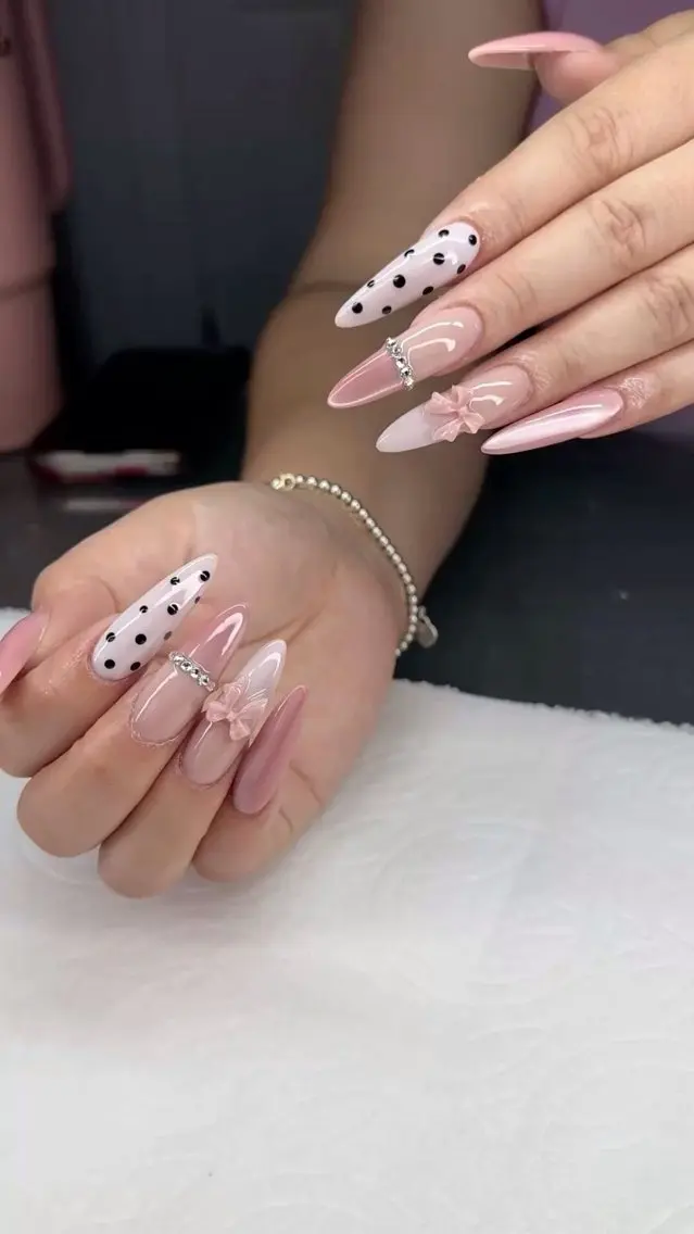 ネイル キラキラネイル 韓国ネイル ロングネイル シンプルネイル ワンホンネイル ハンドネイル Rina Nail.Novaのネイルデザイン