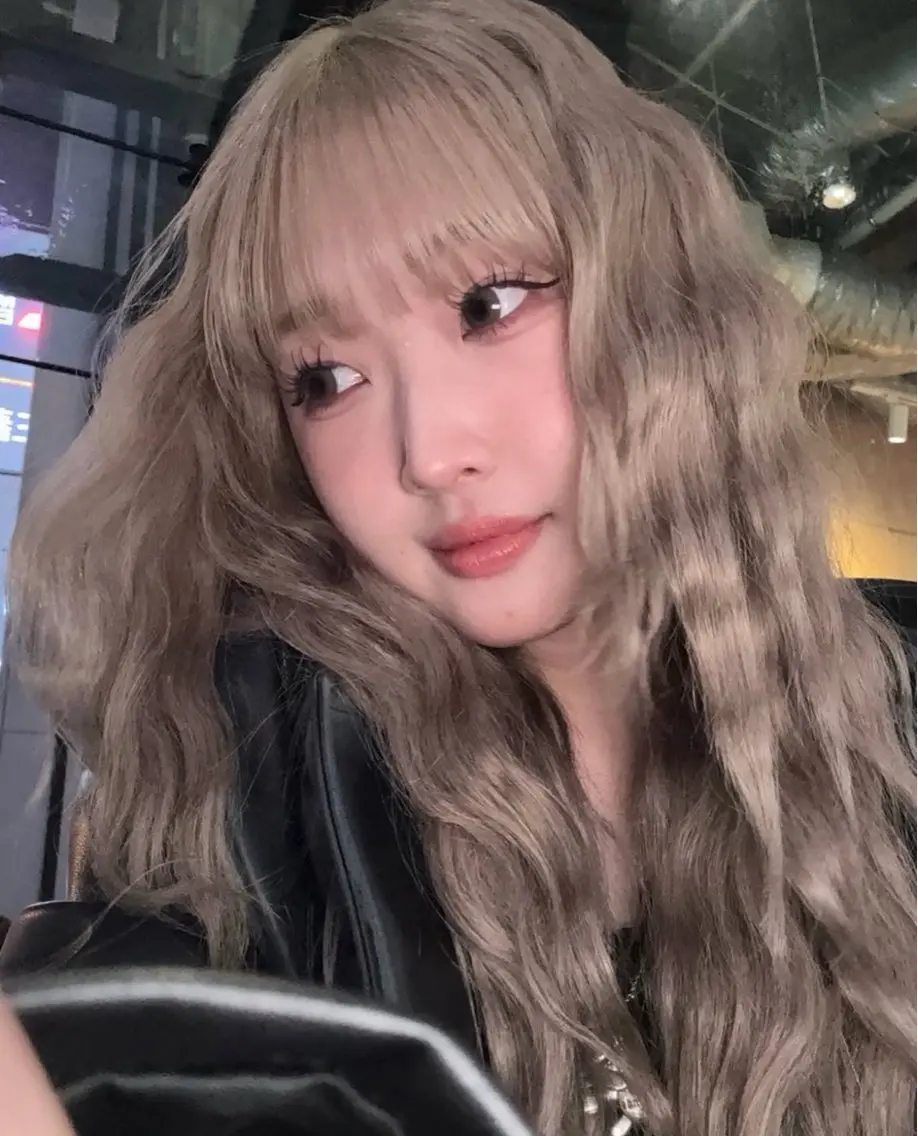 ロング ヘアカラー ヘアセット 艶髪ハイトーンカラー 渋谷🎀ririkaのヘアスタイル