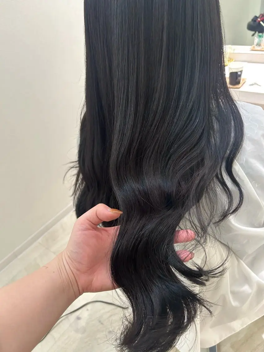 カラー 黒髪 ブルーカラー ブルーブラック カット ヘアカラー トリートメント 天笠麻穂 /tocca船橋南口のヘアスタイル
