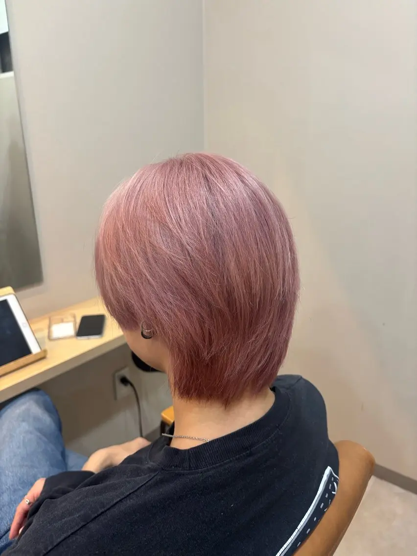 カラー ベージュカラー ブリーチ ピンクカラー ピンクベージュ 石原 望来のヘアスタイル