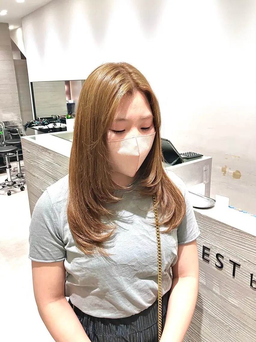 ロング カラー ベージュカラー ブリーチ 透明感カラー ミルクティーベージュ ブリーチなしカラー サキ🤍ハイトーン 🪩レイヤーカットのヘアスタイル