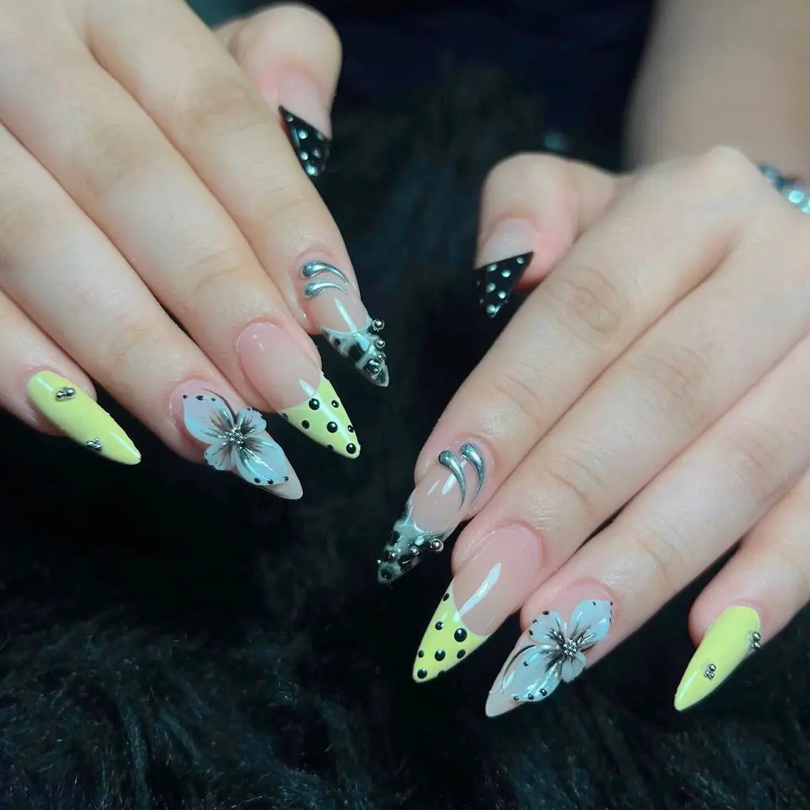ネイル オーロラネイル 長さ出し フラッシュネイル フレンチネイル ジェルネイル ハンドネイル Amee Nail Salonのネイルデザイン