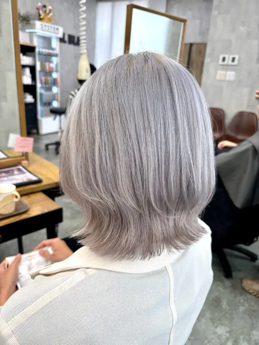 ショート ヘアカラー 市毛 結菜のヘアスタイル