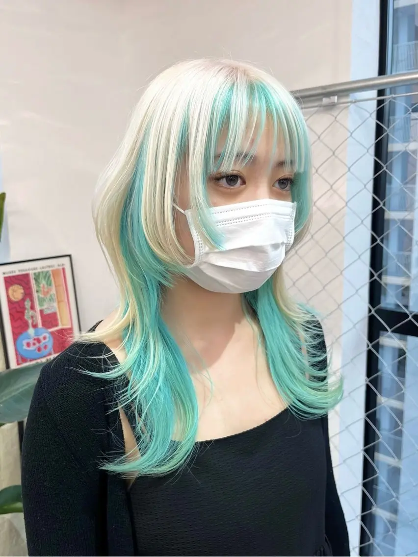 ミディアム カラー ヘアアレンジ 🐺ウルフ×ハイトー ン🖤Yukinoのヘアスタイル