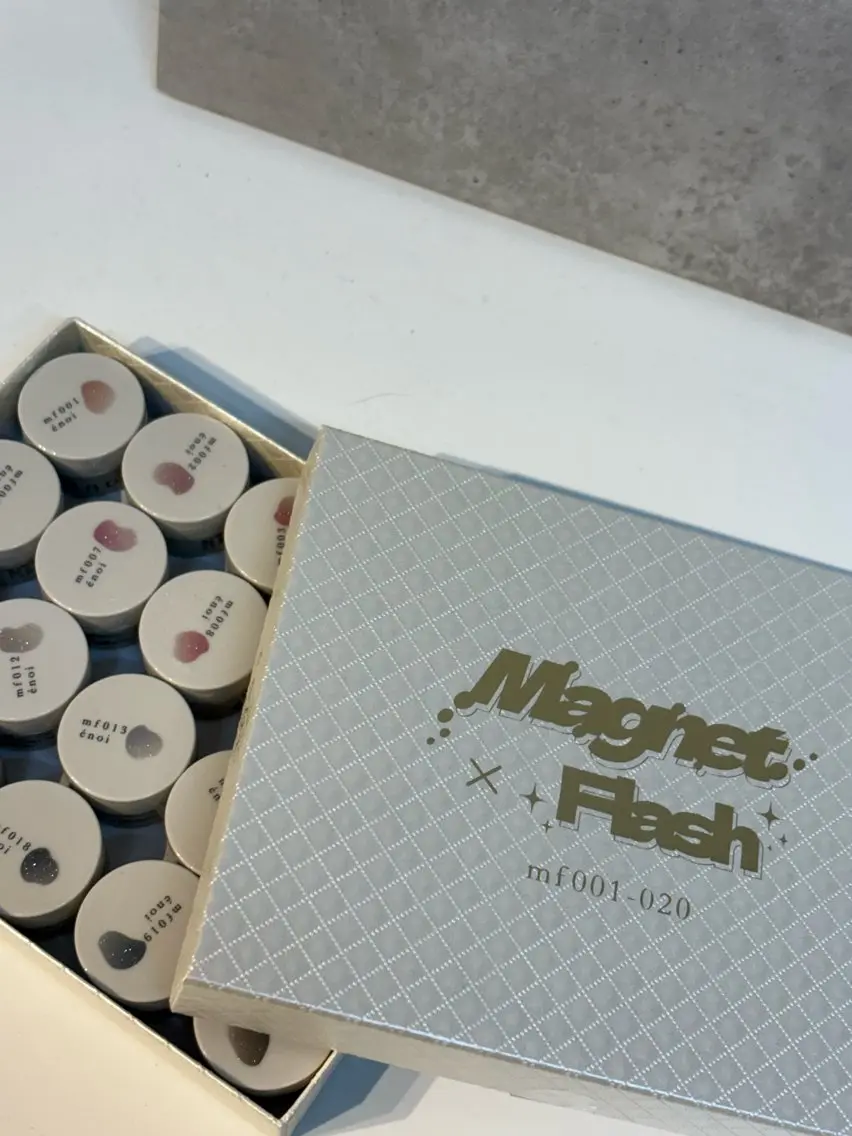 ネイル フラッシュネイル マグネットネイル ハンドネイル mochi. nail🌿のネイルデザイン