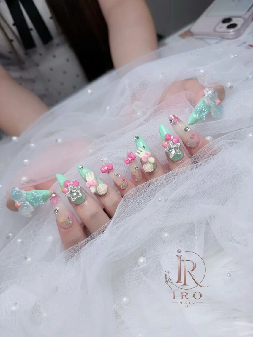ネイル ハンドネイル IRO Nail Studioのネイルデザイン