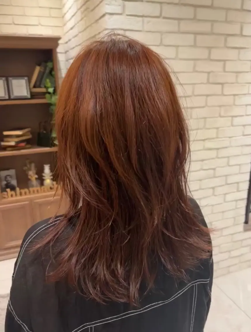 ミディアム カラー オレンジ 田島 穂乃花のヘアスタイル