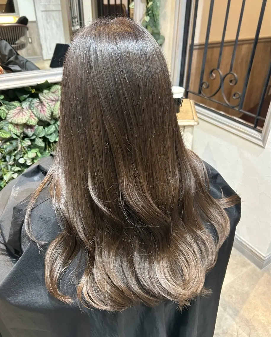 ロング カラー ヘアアレンジ 梅木李奈🕊️ レイヤー透明感カラーのヘアスタイル