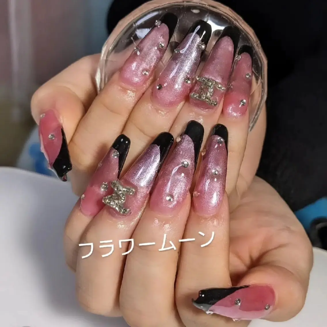 ネイル フレンチネイル ロングネイル ハンドネイル ハンドケア フラワー ムーンのネイルデザイン