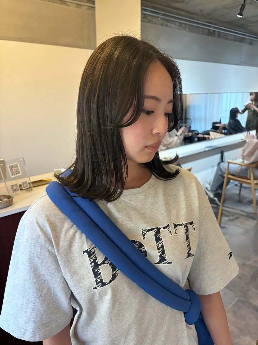 ミディアム カラー 土川 陽菜のヘアスタイル