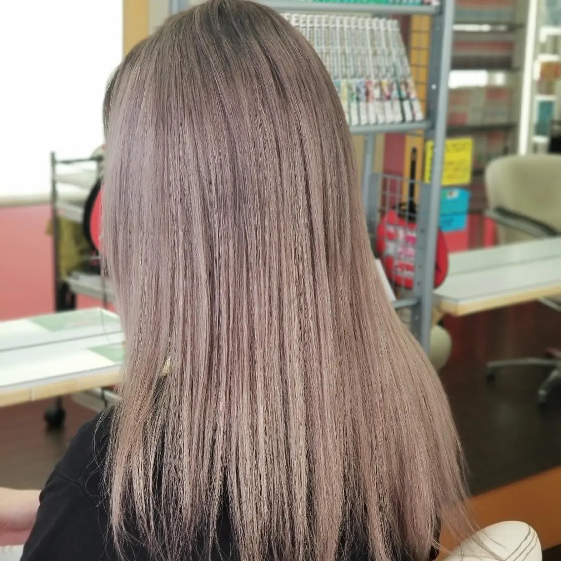セミロング カラー ブリーチ グレージュ ミルクティーグレージュ ヘアカラー 植田 /エクステ /ブリーチ/髪質改善のヘアスタイル