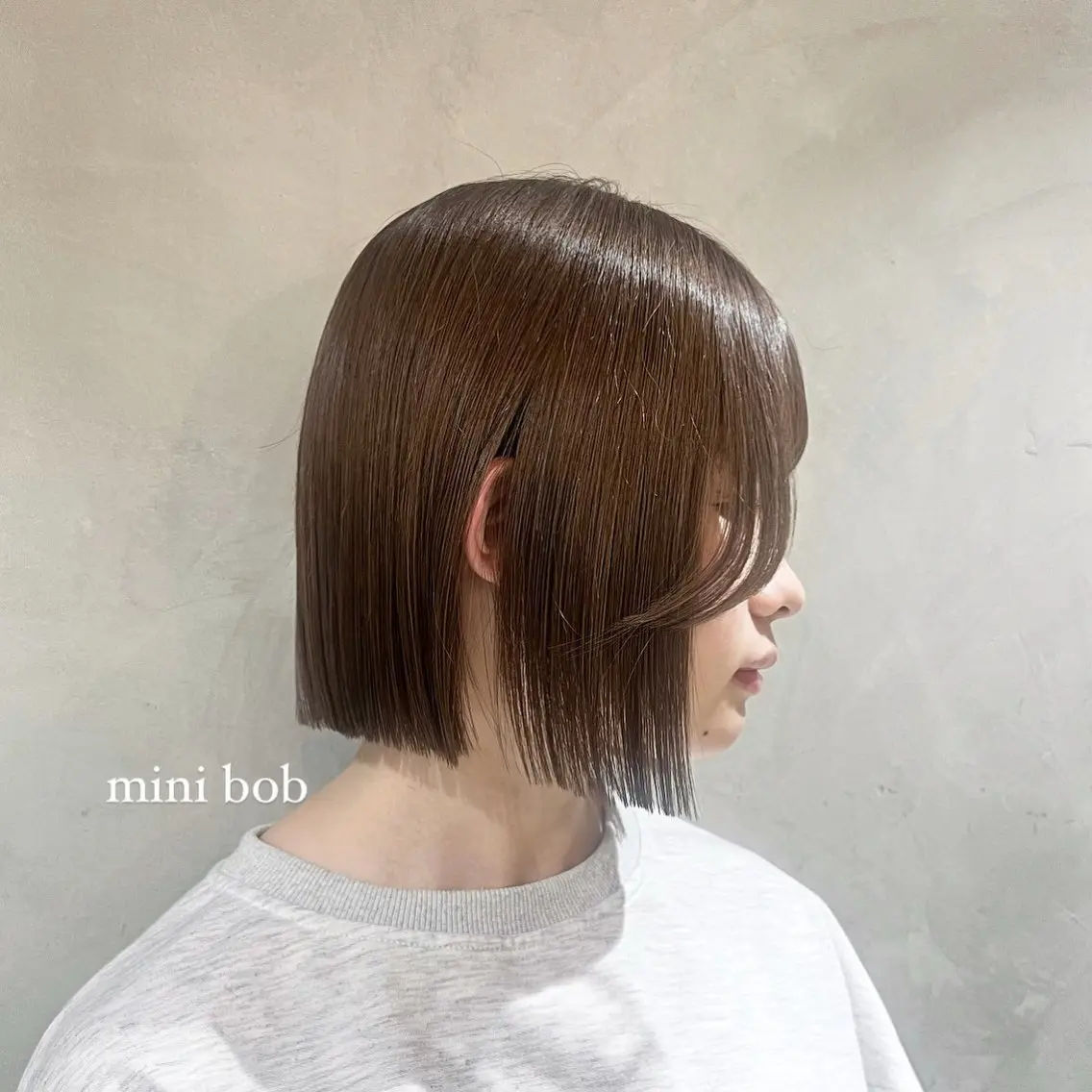 ミディアム カット 縮毛矯正 トリートメント 切りっぱなしボブ/ 艶カラー/綾莉のヘアスタイル