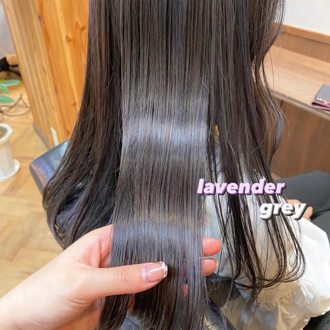 ロング カラー ハイライトカラー ラベンダーカラー ラベンダーグレー ハイライト 前川 朋香のヘアスタイル