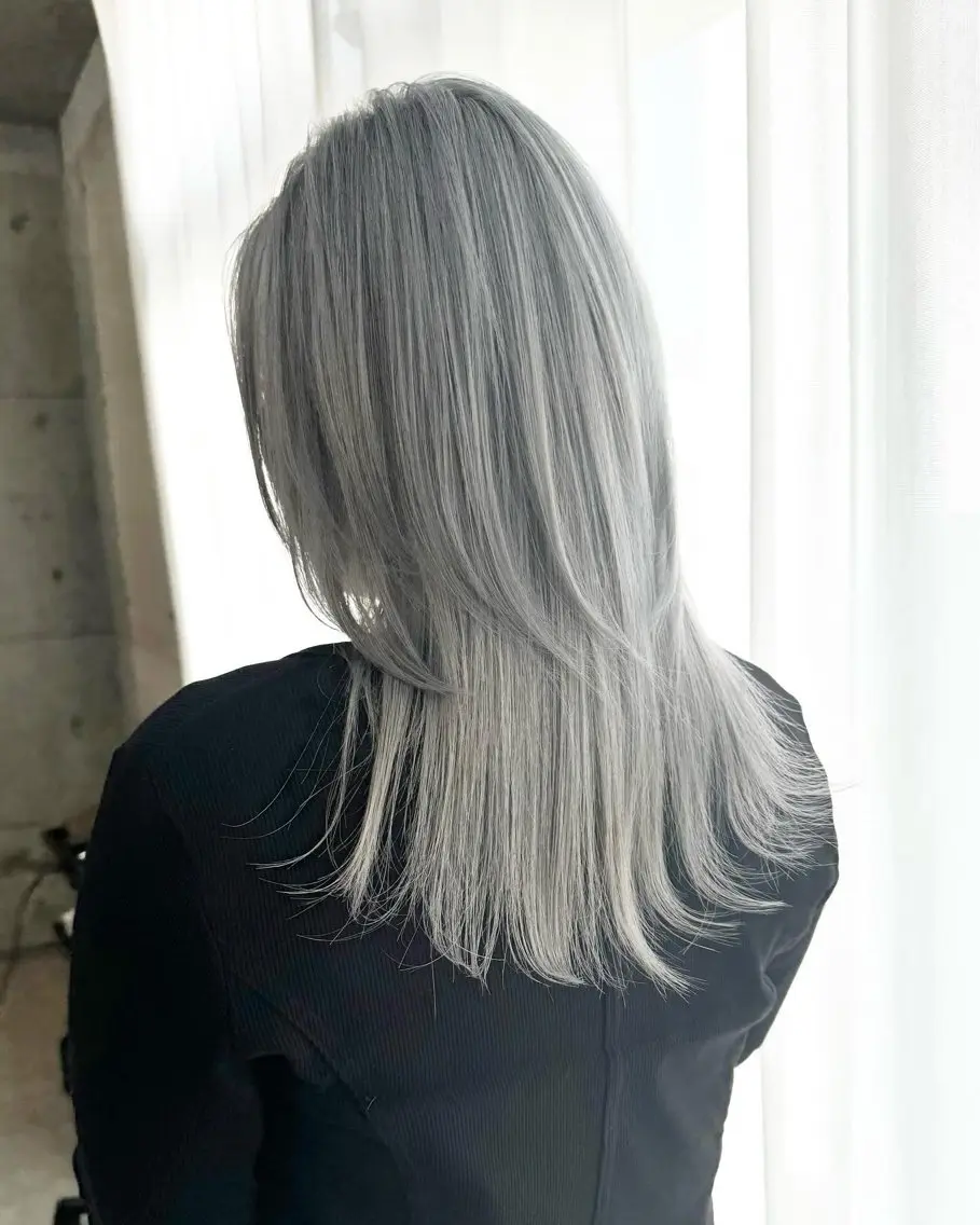 ロング カラー ヘアアレンジ ブリーチ ブルーカラー ケアブリーチ ダブルカラー ハイライトカラー ヘアカラー トリートメント lani ブリーチ /ダブルカラーのヘアスタイル