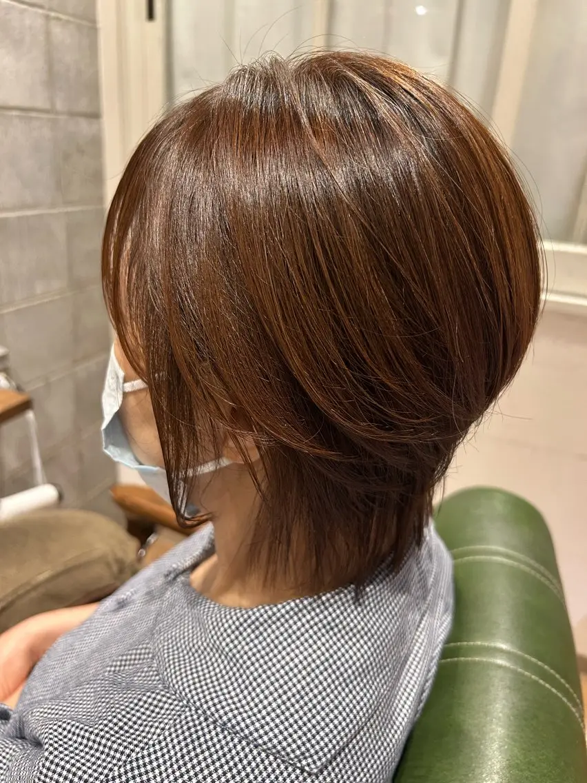 ショート カラー Hiromu: 白髪ぼかしハイライトのヘアスタイル