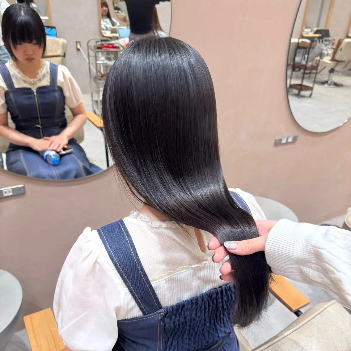 りな🪽カット /縮毛/透明感カラーのヘアスタイル