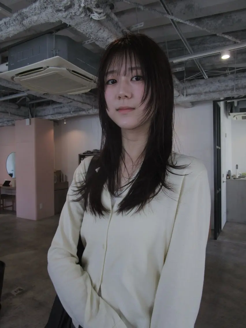 セミロング カラー ベージュカラー 顔周りカット レイヤーカット カット ヘアカラー yu maのヘアスタイル