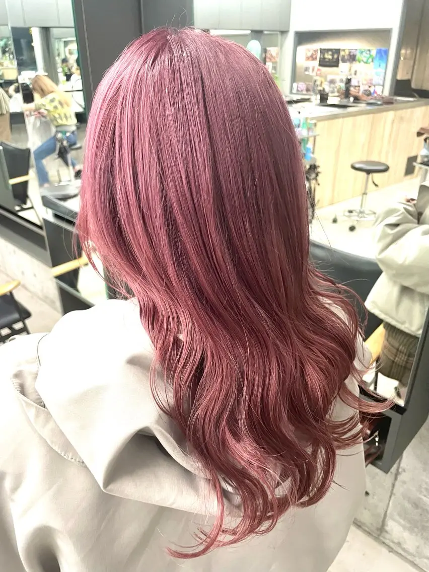 ロング カラー インナーカラー 推し ブリーチ  髪質改善のヘアスタイル
