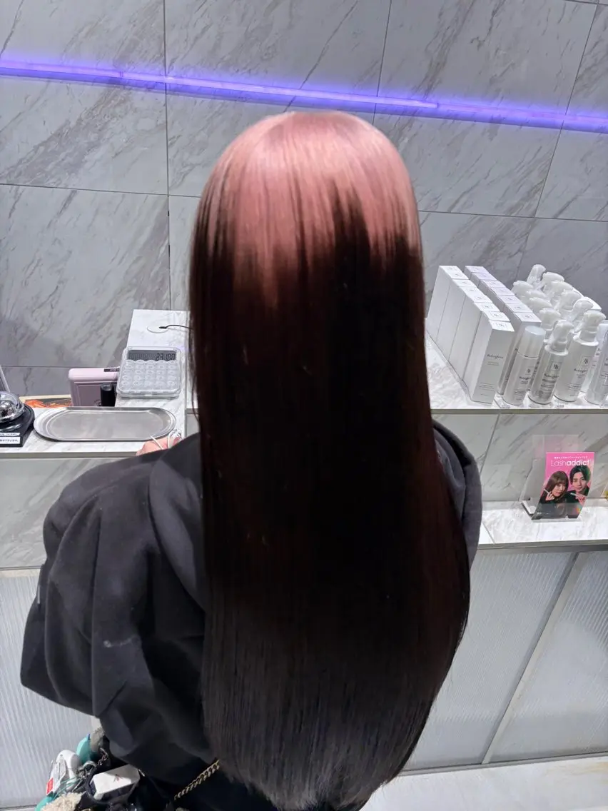 ロング カラー ブラウンカラー ダークブラウン デザインカラー ピンクカラー ホワイトピンク カット ヘアカラー トリートメント NANA🦖 ハイトーンデザインのヘアスタイル