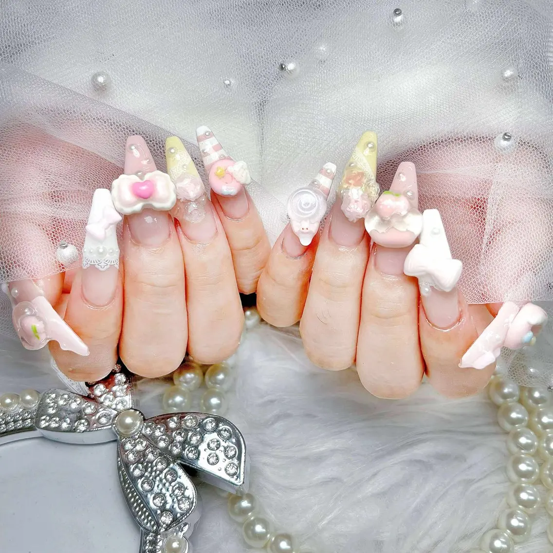 ネイル アートネイル オーロラネイル フットネイル ジェルネイル キラキラネイル ハンドネイル ハンドケア Nova Nailのネイルデザイン