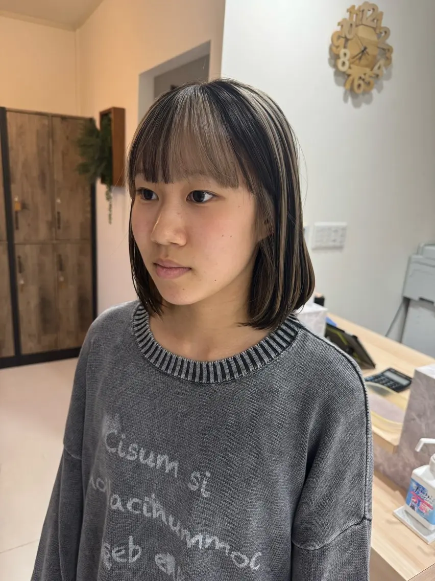ショート ヘアカラー 手塚 麗のヘアスタイル