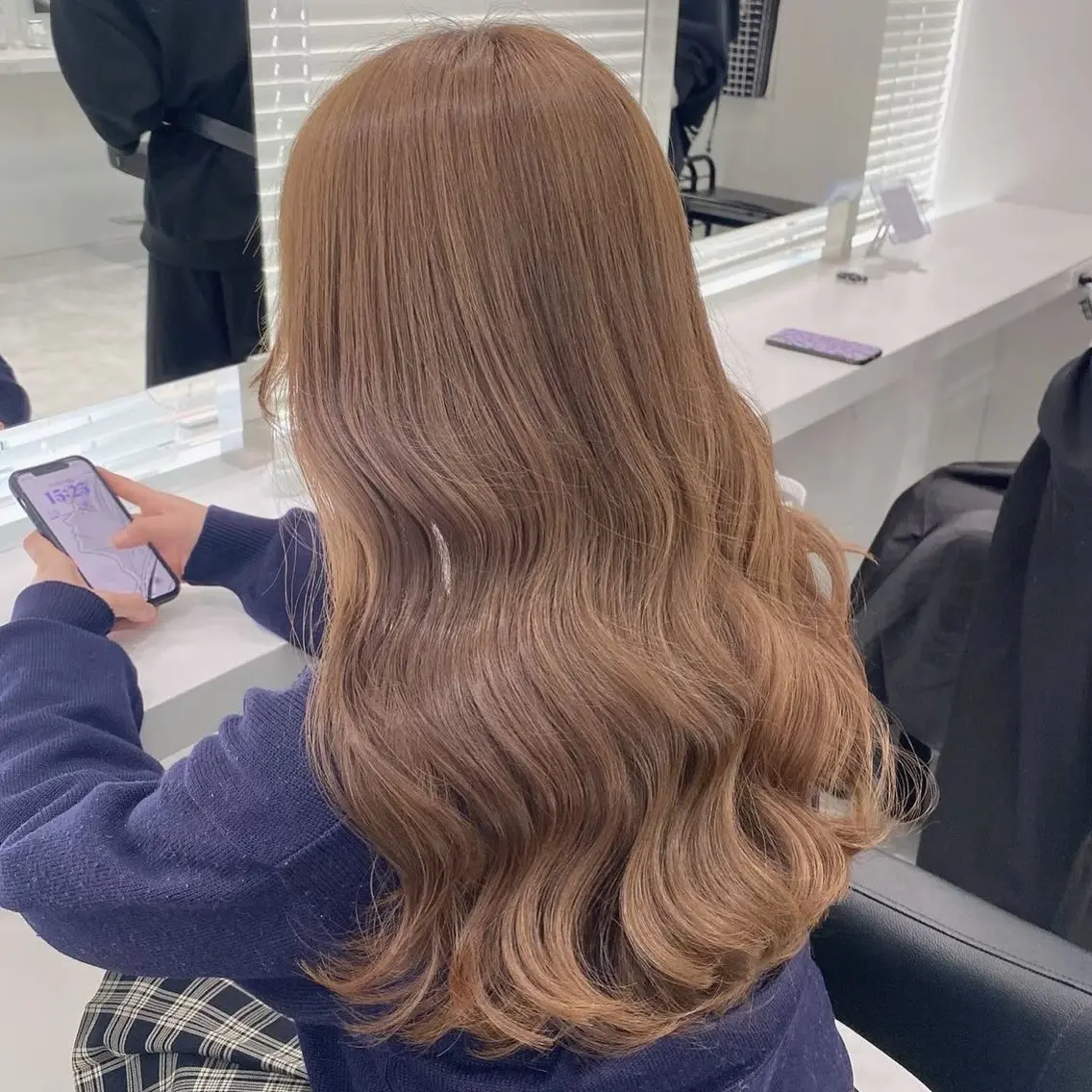 セミロング カラー ヘアアレンジ 🫧モテる💗ダメー ジレスハイトーン🫧のヘアスタイル