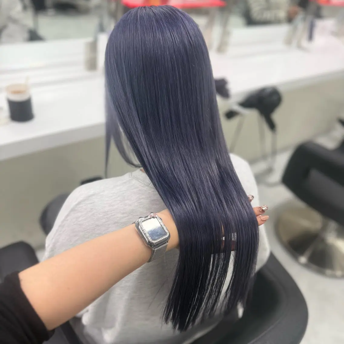ロング カラー ラベンダー💜 グレージュ🩶のヘアスタイル