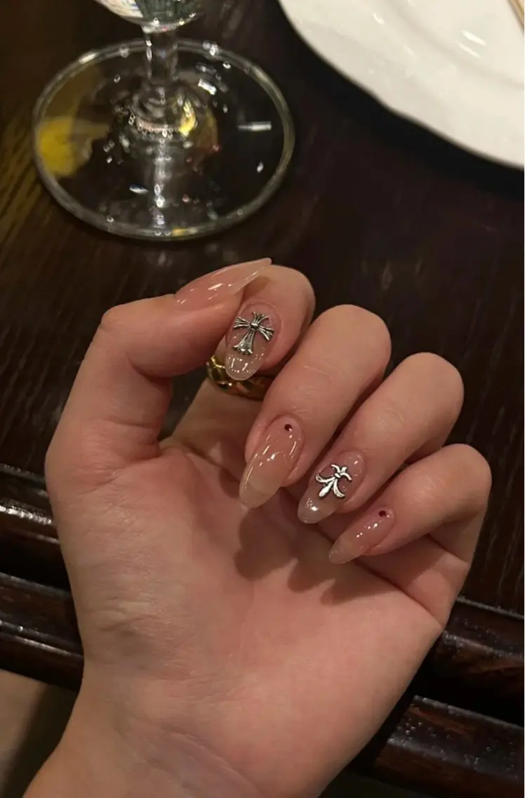 ネイル オーロラネイル チークネイル 長さ出し フットネイル フレンチネイル ハンドネイル Lee Nails チップ長さだし専門店のネイルデザイン