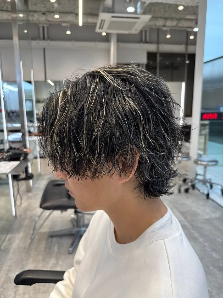 カラー パーマ メンズ メンズハイライト ハイライトカラー カット ヘアカラー パーマ トリートメント fifth park 六反穂 龍介のヘアスタイル