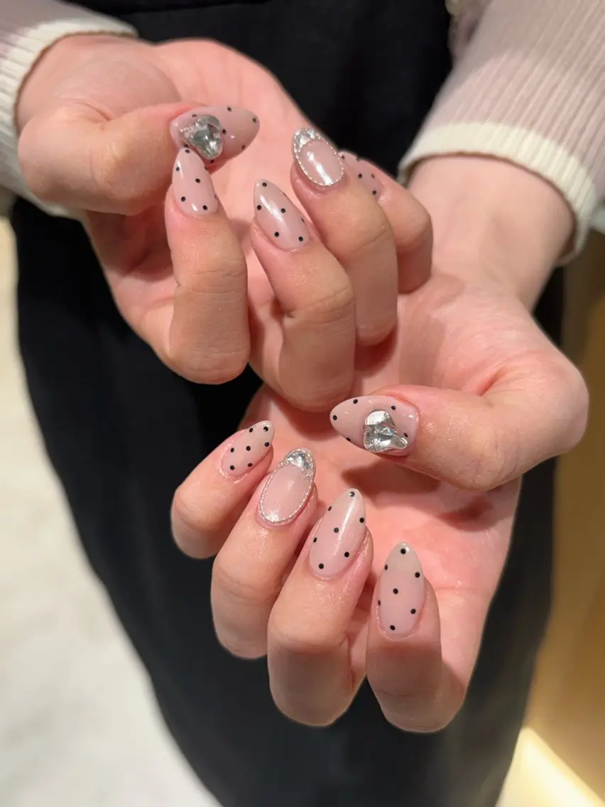 ネイル ドット ハンドネイル Miura.H 🦋🫧のネイルデザイン