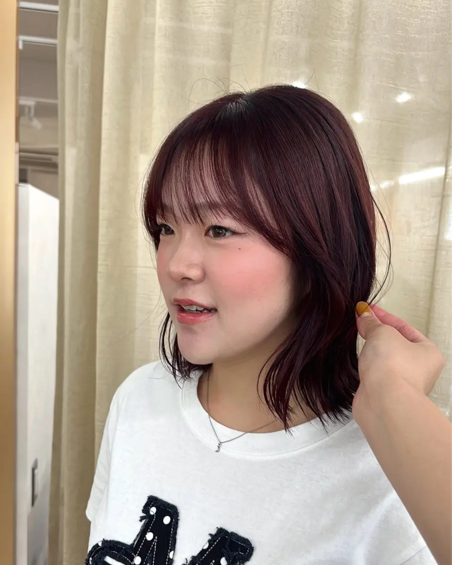 ミディアム ボブ カット ヘアカラー トリートメント SLASHスラッシュ 辻村  彩華のヘアスタイル