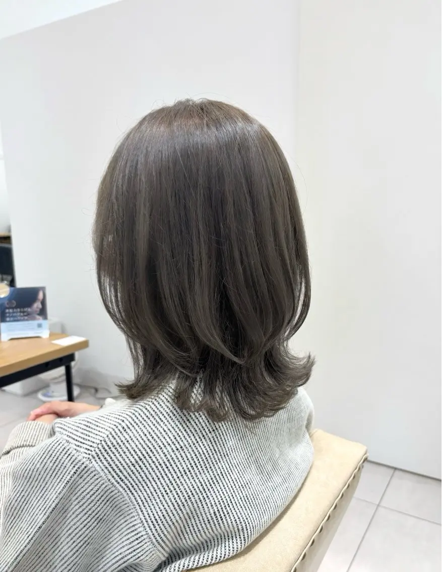 ミディアム 前田 葵のヘアスタイル