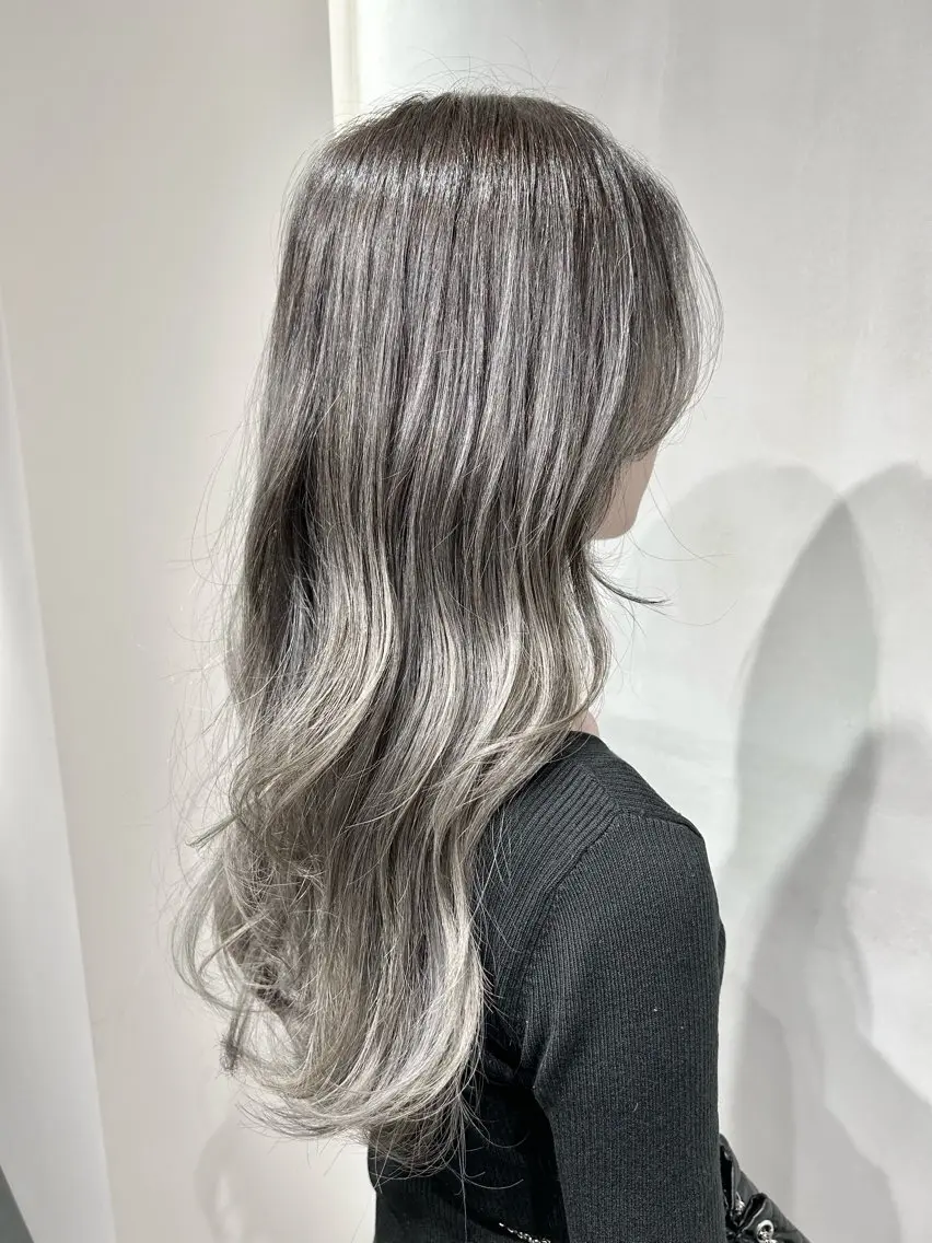 ロング カラー バレイヤージュ レイヤーカット STELLA 小林優真のヘアスタイル