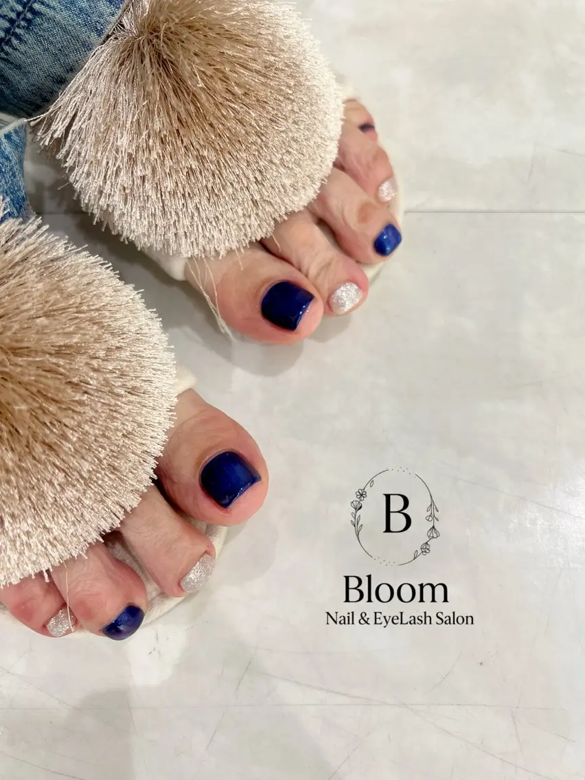 ネイル ブルー フットネイル マグネットネイル フットネイル Bloom Nailのネイルデザイン
