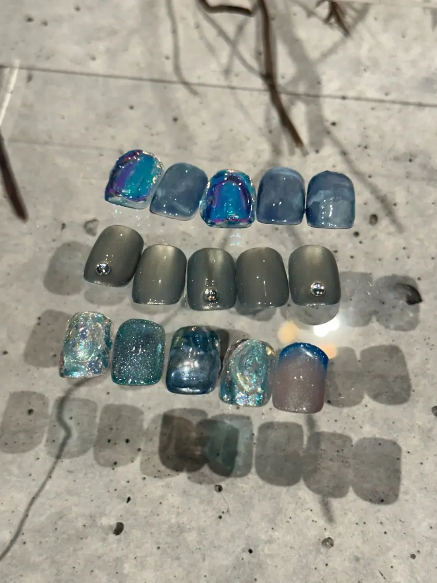 ネイル ブルー マグネットネイル ミラーネイル ニュアンスネイル ぷっくりネイル nailsalon Daphneのネイルデザイン