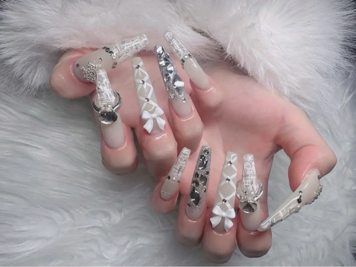 ネイル オーロラネイル フレンチネイル ジェルネイル ハロウィン 韓国ネイル ハンドネイル H.baby Nail Salonのネイルデザイン
