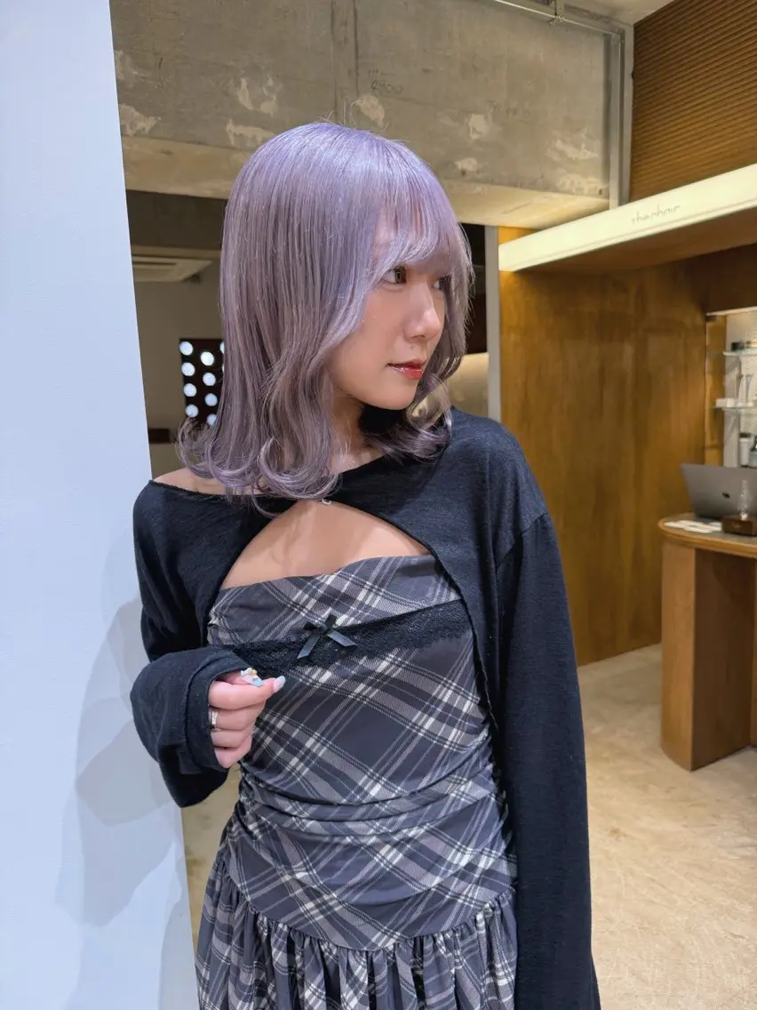 ミディアム カラー ブリーチ ラベンダーカラー シルバー miyuki .のヘアスタイル